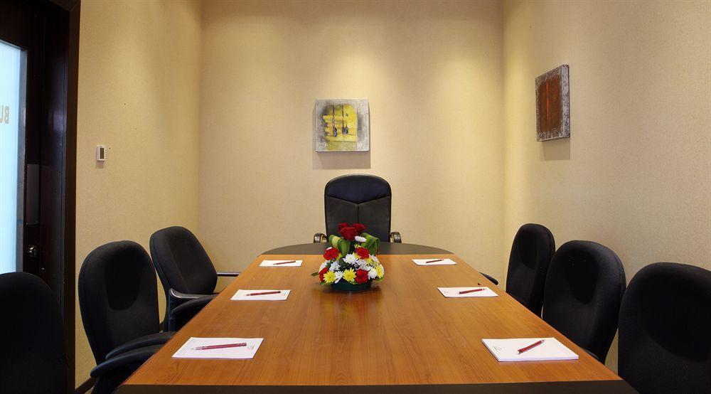 Royal Ascot Hotel Apartment - Kirklees 2 Ντουμπάι Εξωτερικό φωτογραφία
